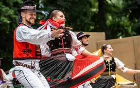 XVI. FOLKLORNI OZVENY