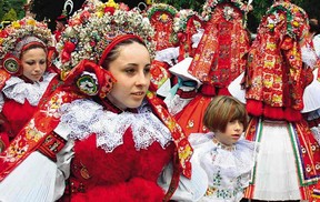 Folklórní ozvěny II.      TANEC - HORAL - GARMOŠKA