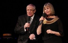 Jiří Suchý  a Jitka Molavcová s orchestrem