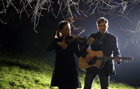 Vojtěch Jindra / kytara a Jitka Malczyk / housle